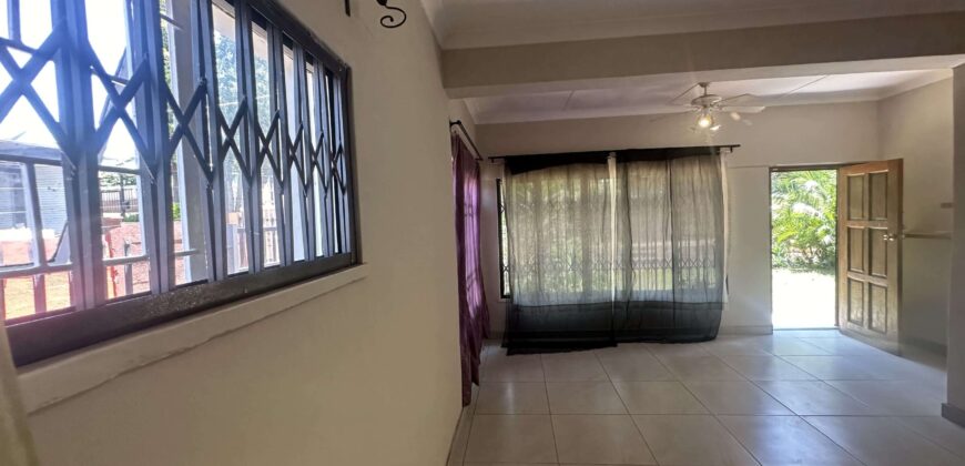 Newly renovated 3 Bedroom house with Pool & Lapa