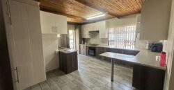 Newly renovated 3 Bedroom house with Pool & Lapa