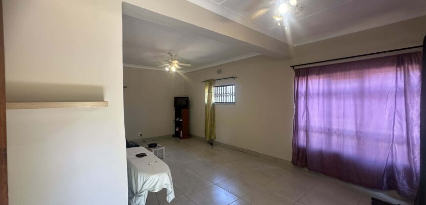 Newly renovated 3 Bedroom house with Pool & Lapa