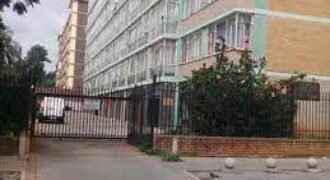 **Spacious 5-Bedroom Apartment for Sale in Sunnyside, Pretoria – A Rare Bargain!**  Don’t miss this fantastic investment opportunity just 200 meters from the University of Pretoria. This expansive 5-bedroom apartment is perfect for student accommodation and is ideally located for easy access to campus. Act quickly to secure this high-potential investment property!